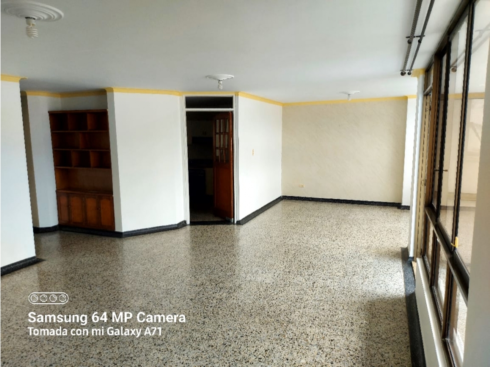 VENDO ESPACIOSO APARTAMENTO SECTOR NORTE