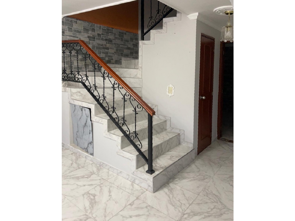 VENDO CASA EN CONJUNTO CERRADO AL SUR DE LA CIUDAD