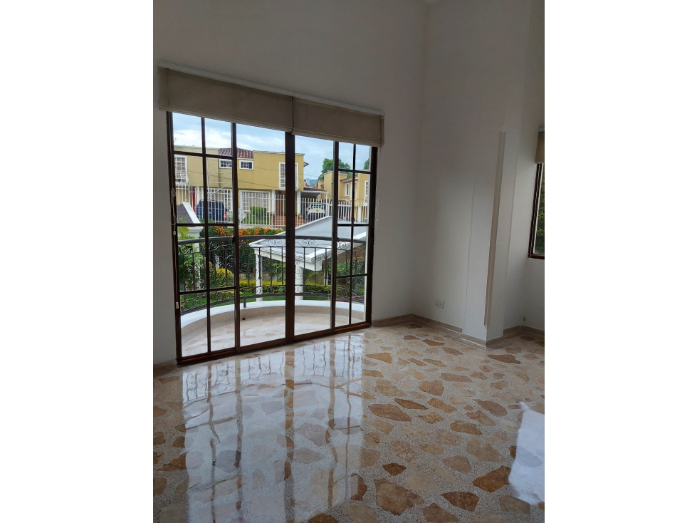 VENDO HERMOSA CASA EN EL NORTE DE LA CIUDAD — foto 6