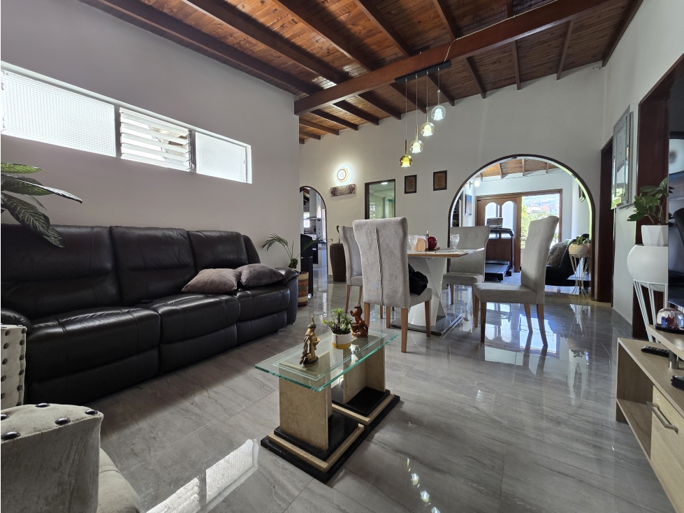 VENTA DE CASA BARRIO LORENA LAURELES MEDELLIN
