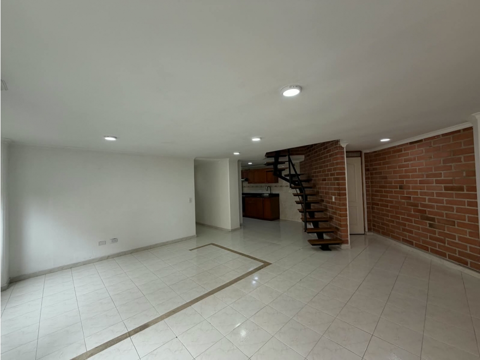 VENTA DE APARTAMENTO DUPLEX LOMA DEL INDIO MEDELLIN — foto 2