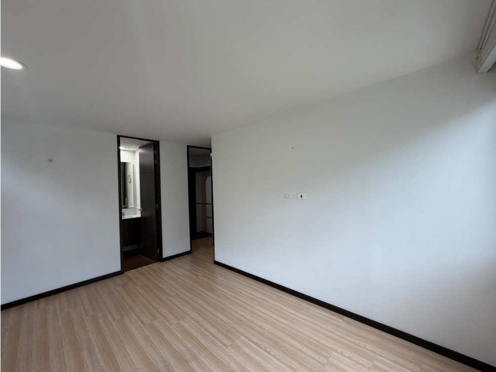 RENTA DE APARTAMENTO ALTOS DEL POBLADO MEDELLIN — foto 2