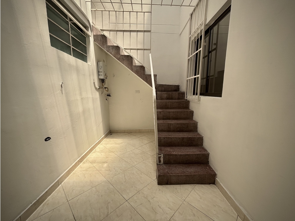 VENTA CASA DE DOS PISOS BARRIO EL SALVADOR MEDELLIN — foto 6