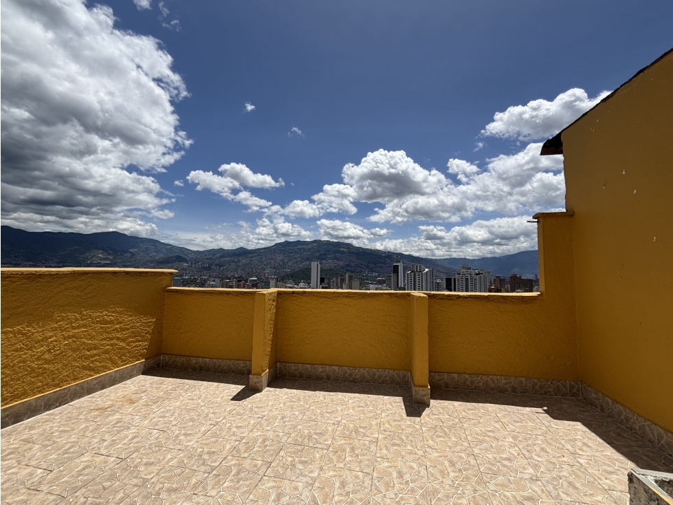 VENTA CASA DE DOS PISOS BARRIO EL SALVADOR MEDELLIN — foto 3