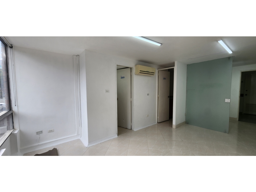 VENTA DE CONSULTORIO AVENIDA 80 EL RODEO MEDELLIN