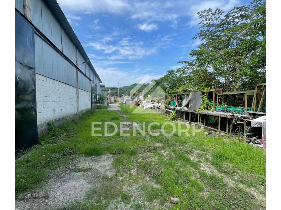 Venta de Terreno con Galpones en Comuna Viejas Vía a la costa