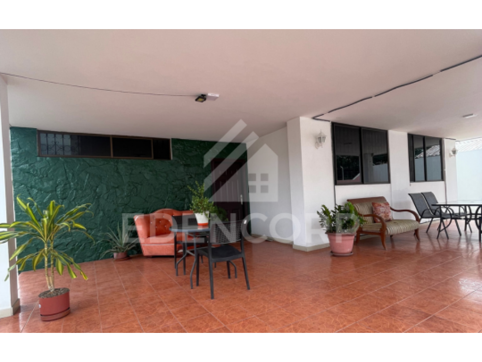 Casa esquinera en San Lorenzo, Salinas — foto 3