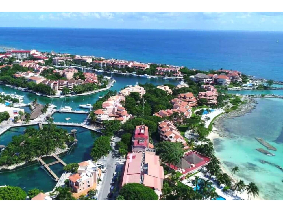Casa en Venta de 5 recamaras Frente al canal en Puerto Aventuras - 2