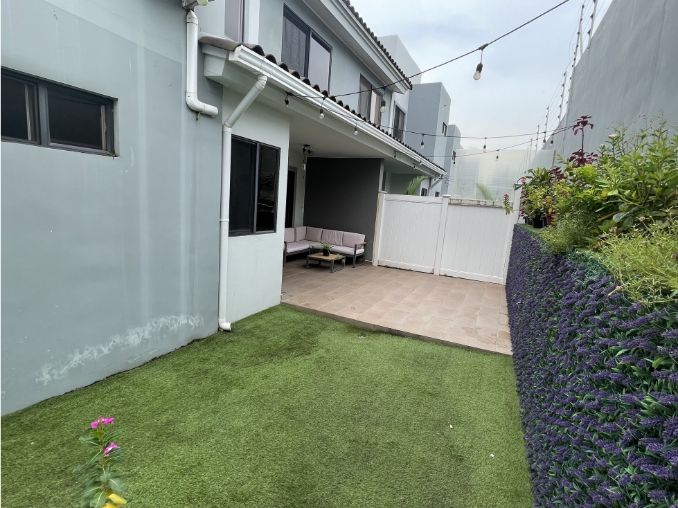 Venta de casa en Brisas del Golf Paseo del Norte, PH Aventura