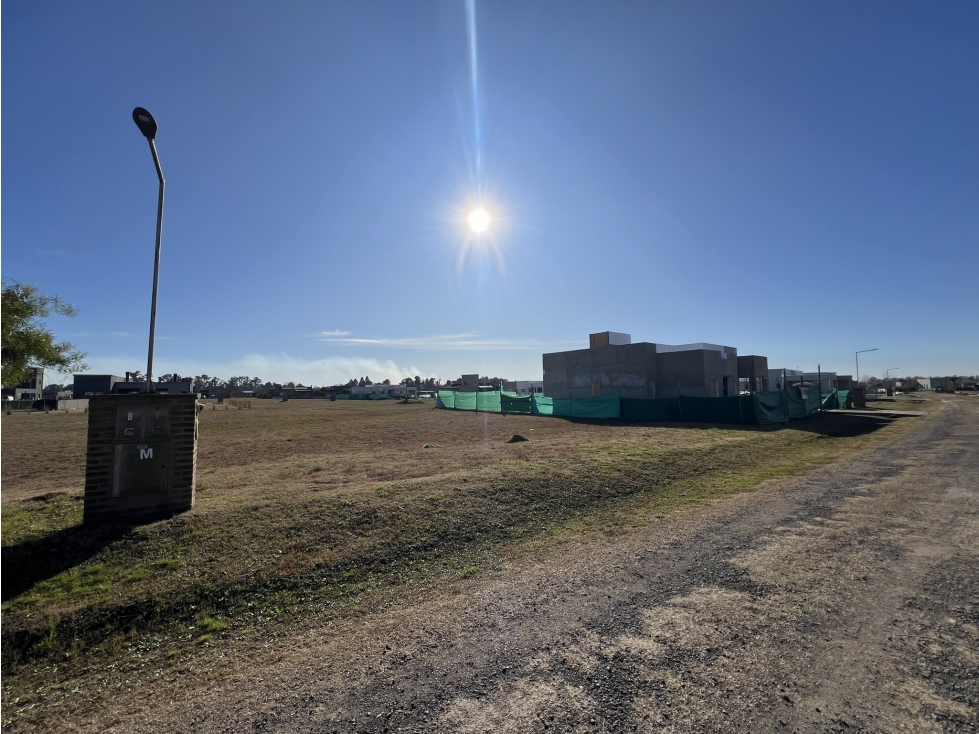 Lote central en Los Juncos - 3