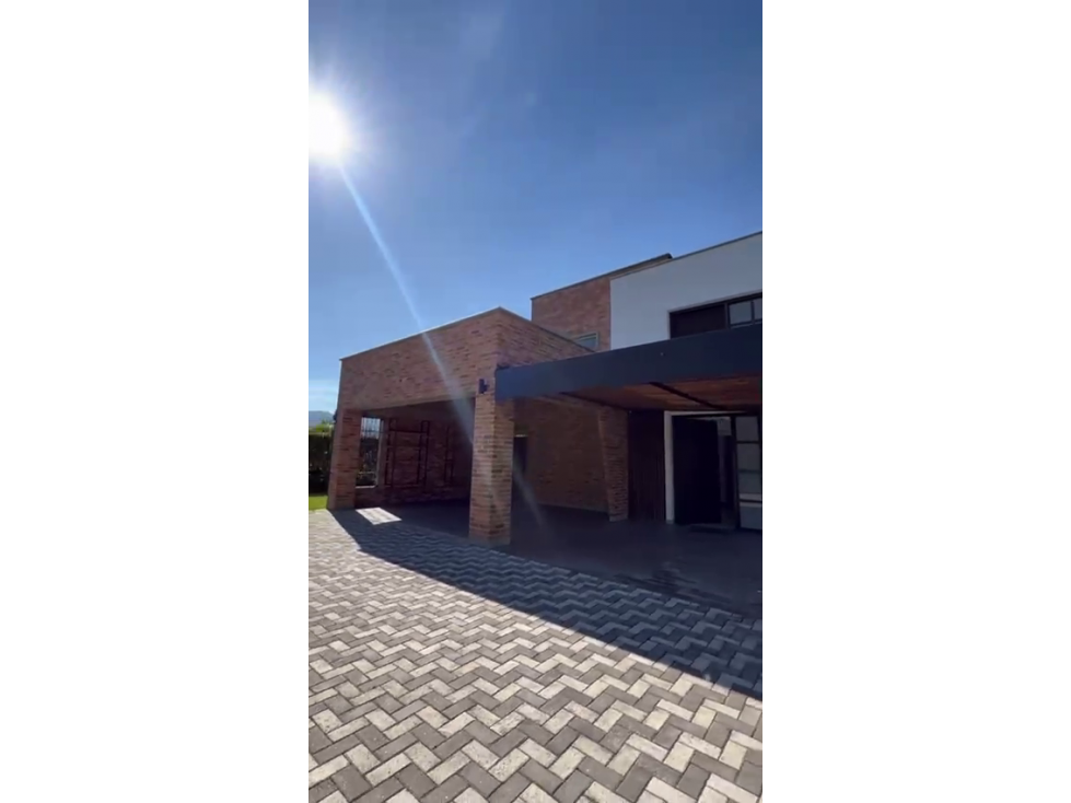 Venta de Casa de 2 Niveles Sector Llanogrande