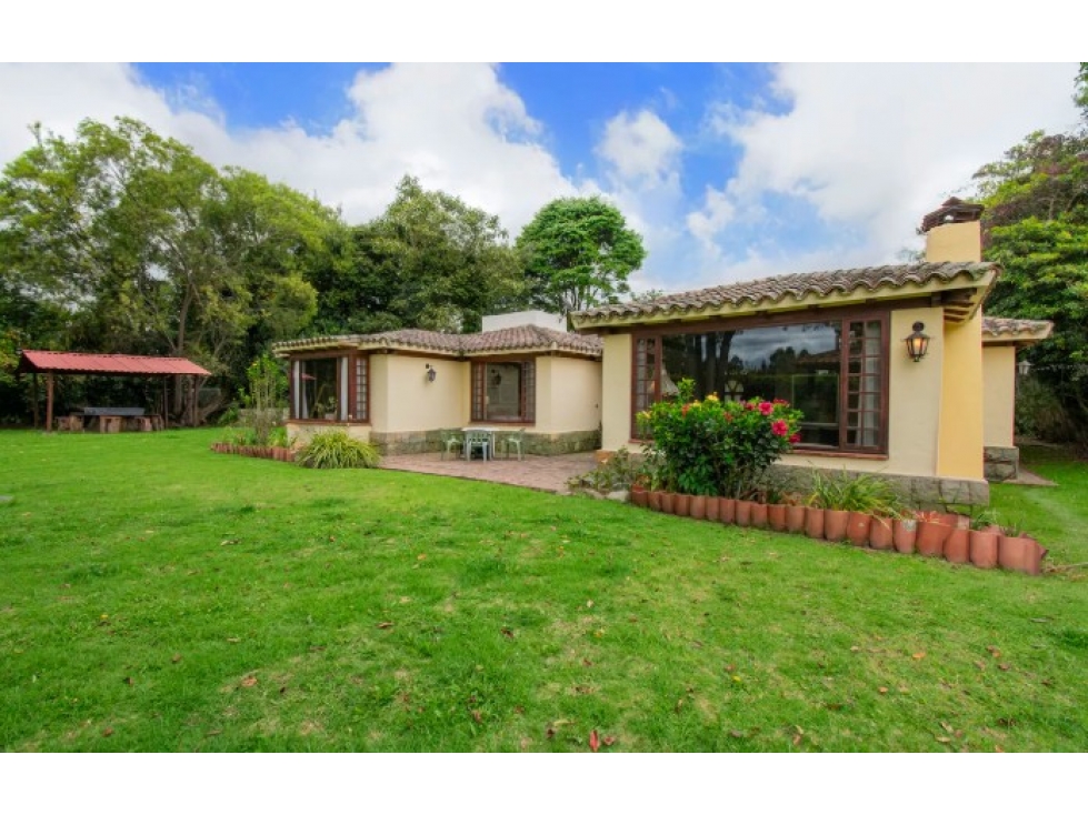 Finca Campestre 941m² en Suba Guaymaral | Con Casa de Huéspedes