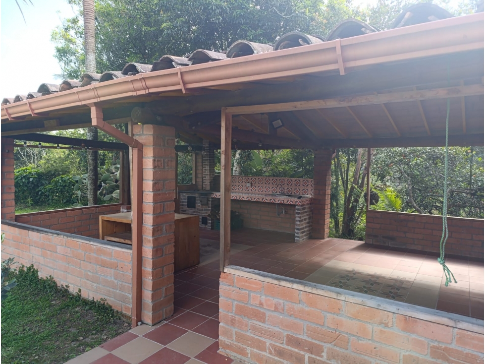 Finca 11.000m² Guarne El Colorado | $1.000M, 50% Plana y Lagos