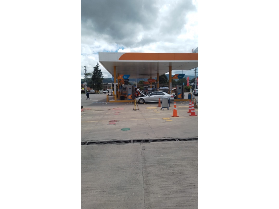 EDS Cajicá 5.145m² | 3 Islas, Gas, 11 Locales Comerciales y Renta