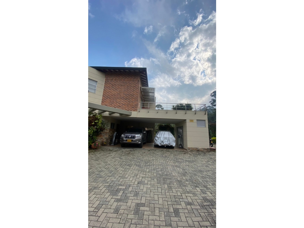 Venta de Casa Sector Loma del Escobero Envigado Parte Baja
