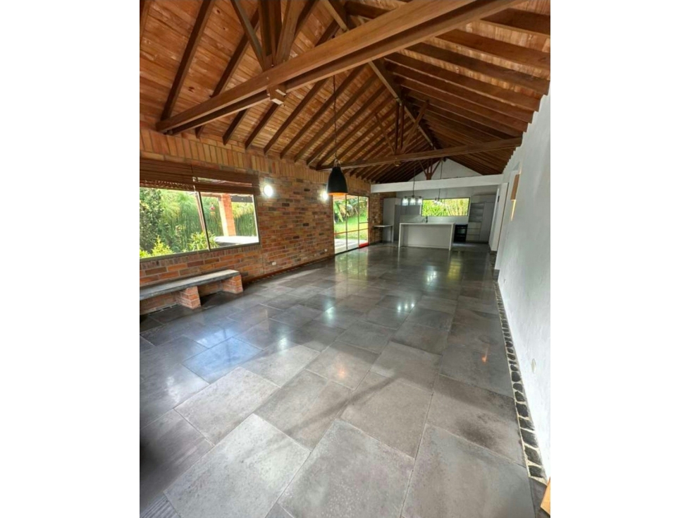 Casa Campestre El Retiro 320m² | Ladrillo Boyacense, Lago y Permuta — foto 2