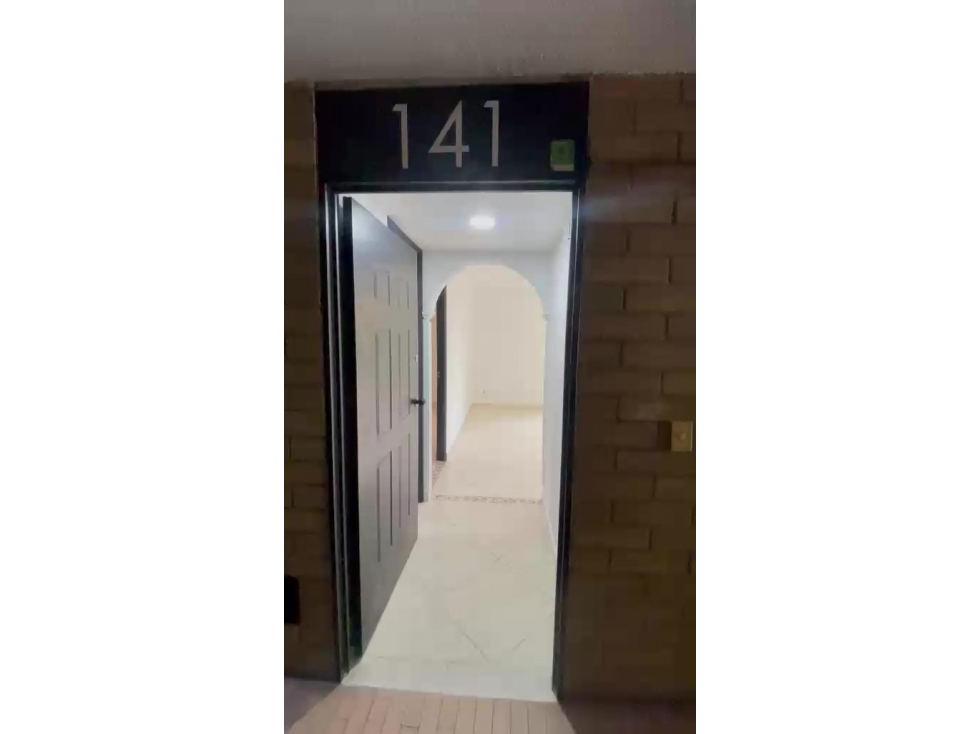 Apto 75m² en Punta de Piedra | Piso 1 Remodelado, Balcón y Garaje — foto 2