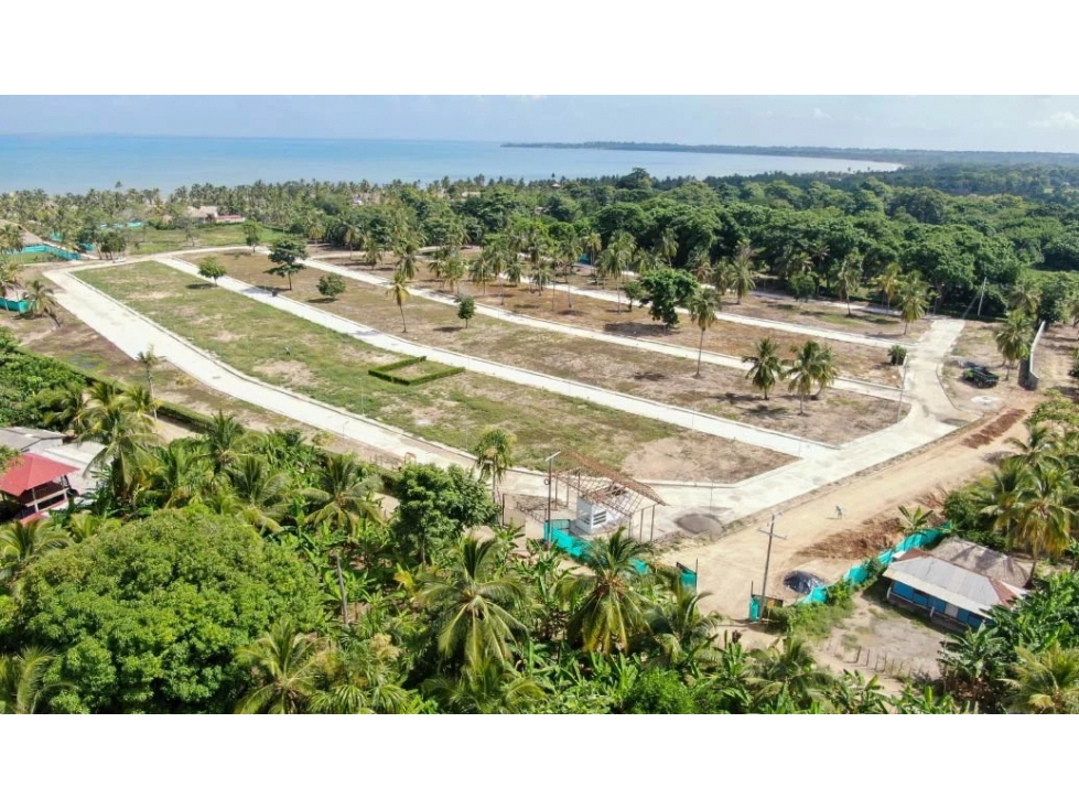 Vencambio Lote de Playa en Condominio Sector Moñitos Córdoba - 1