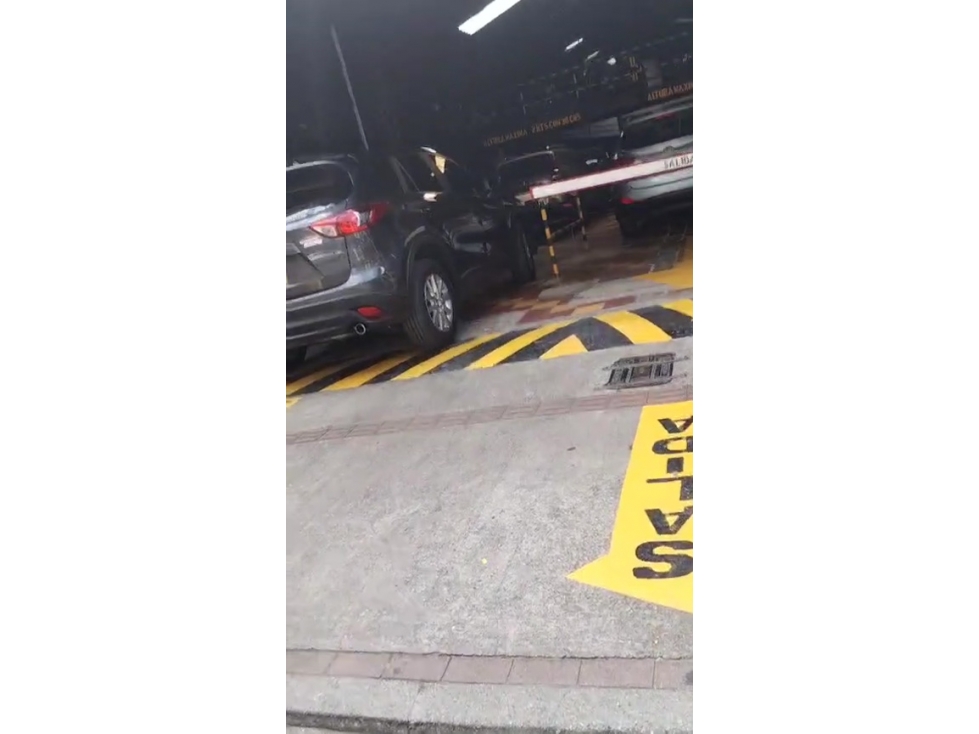 Venta de Parqueadero Rentando Sector Centro de Medellín — foto 3