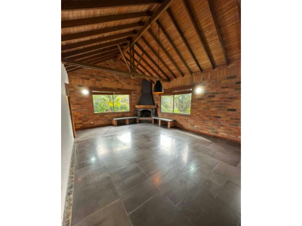 Casa Campestre El Retiro 320m² | Ladrillo Boyacense, Lago y Permuta — foto 3