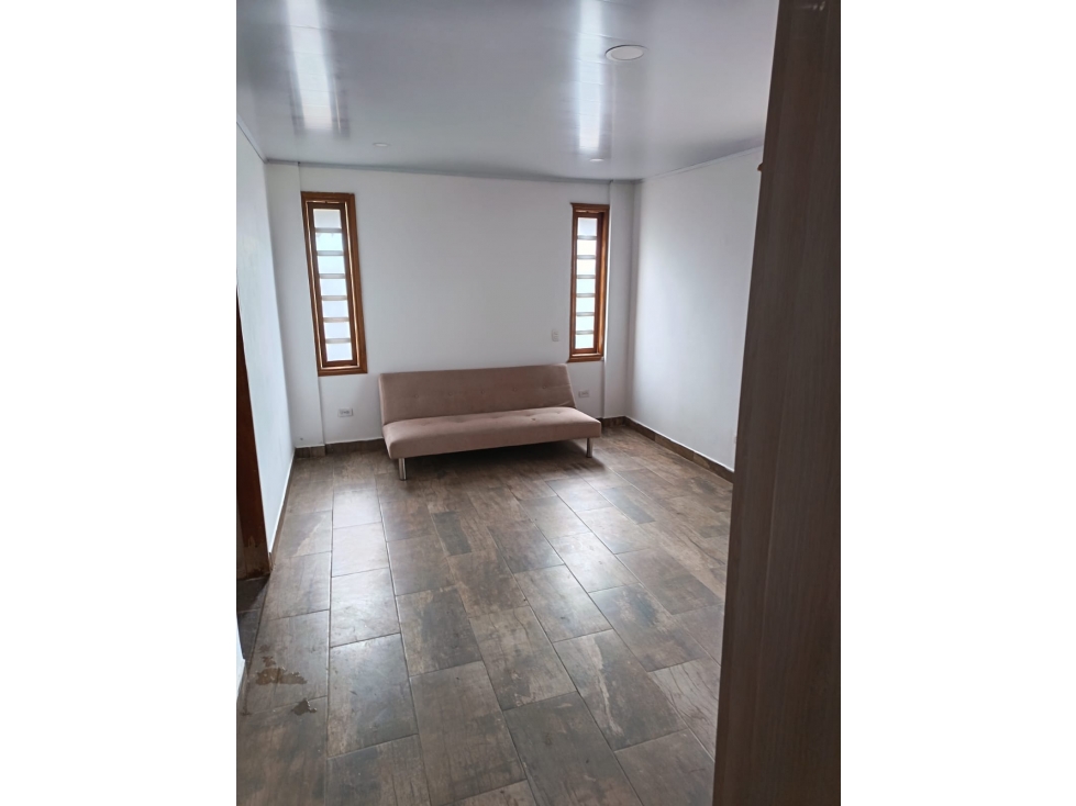 Finca 2.350m² Guarne Vía Aeropue $1.300M, Garaje 20 Carros y Permuta — foto 3