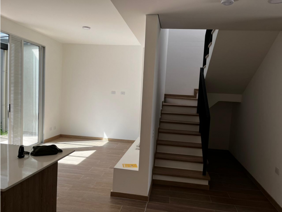 Vencambio Casa Nueva En Unidad Cerrada Sector La Ceja — foto 4