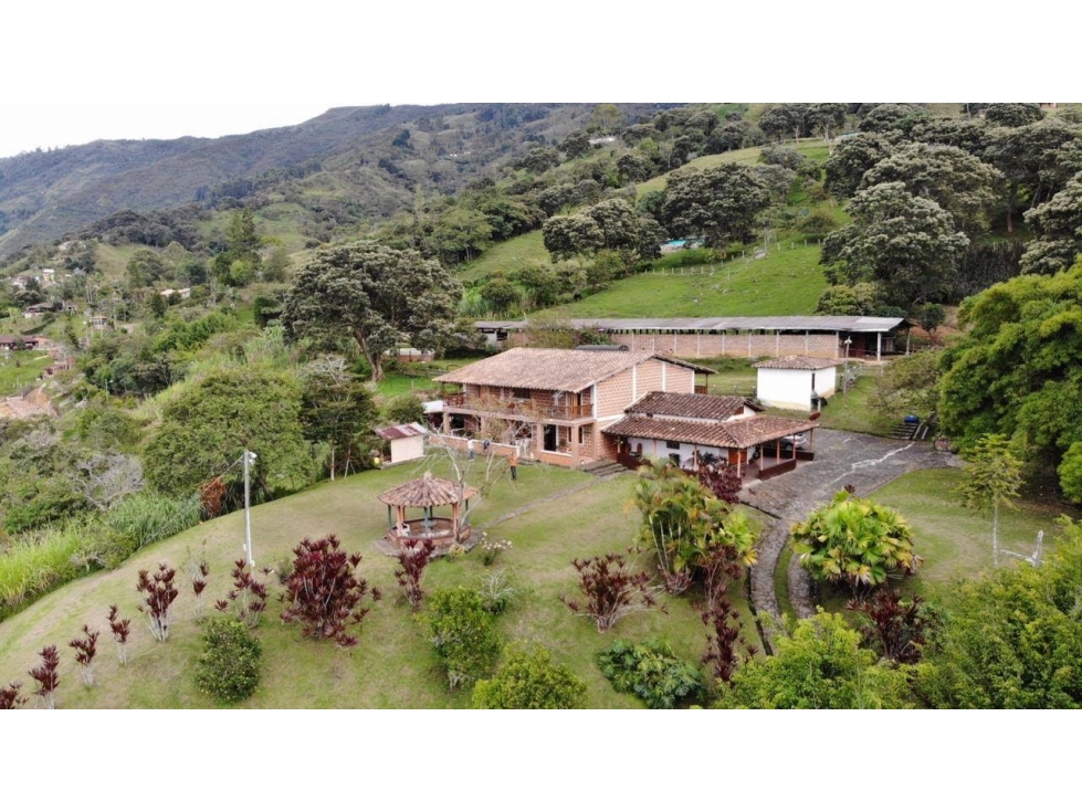 Finca 48.000m² Girardota, 28 Caballerizas, Avalúo $7.000M y Permuta — foto 4