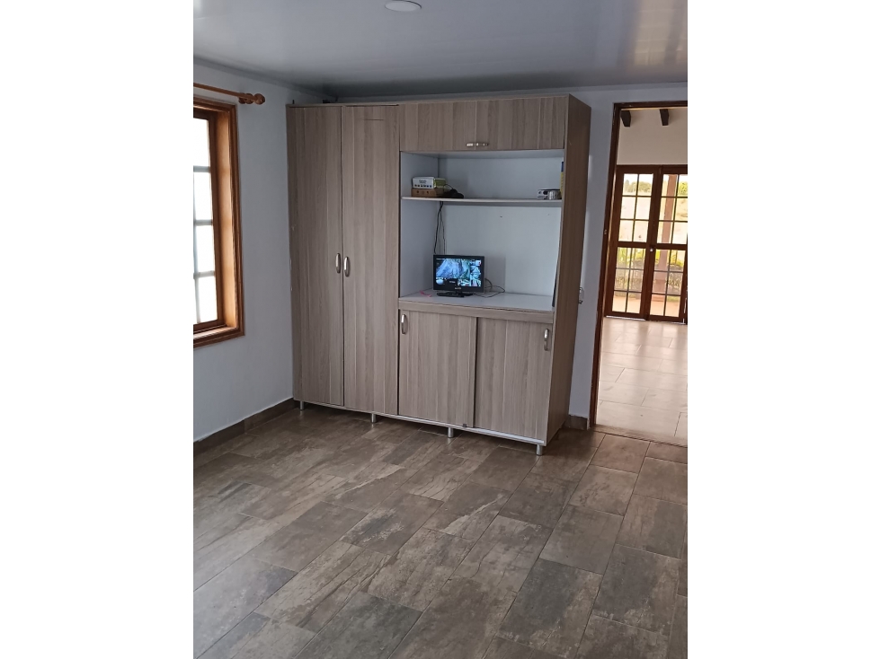 Finca 2.350m² Guarne Vía Aeropue $1.300M, Garaje 20 Carros y Permuta — foto 4