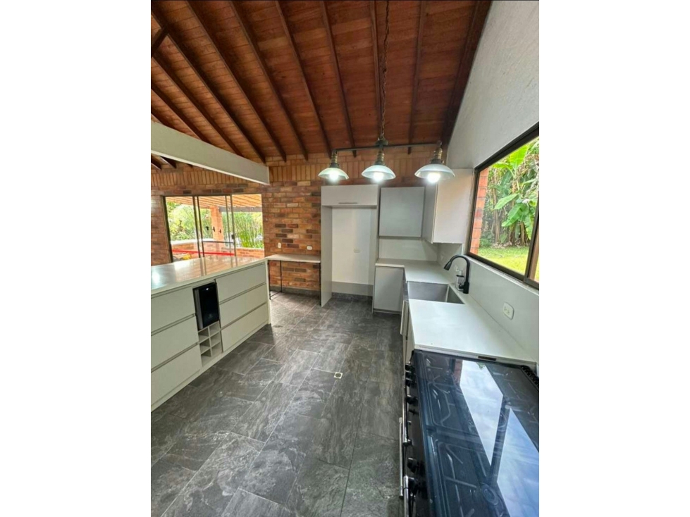 Casa Campestre El Retiro 320m² | Ladrillo Boyacense, Lago y Permuta — foto 5