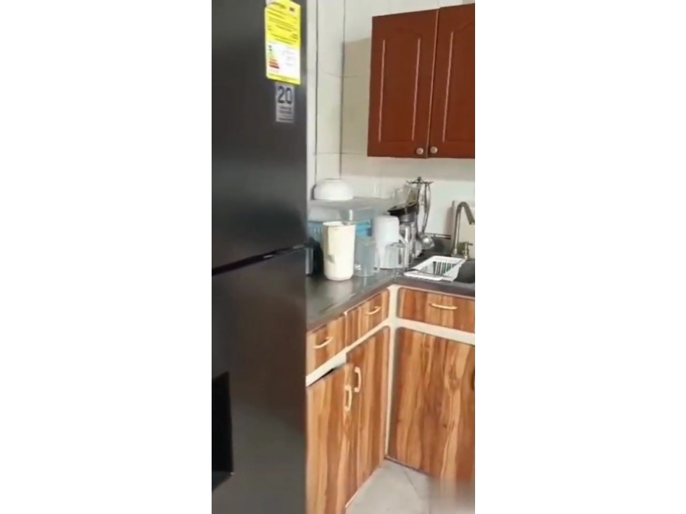 Oportunidad de Inversión en Boston! Casa de 3 Niveles con Dos Accesos — foto 6