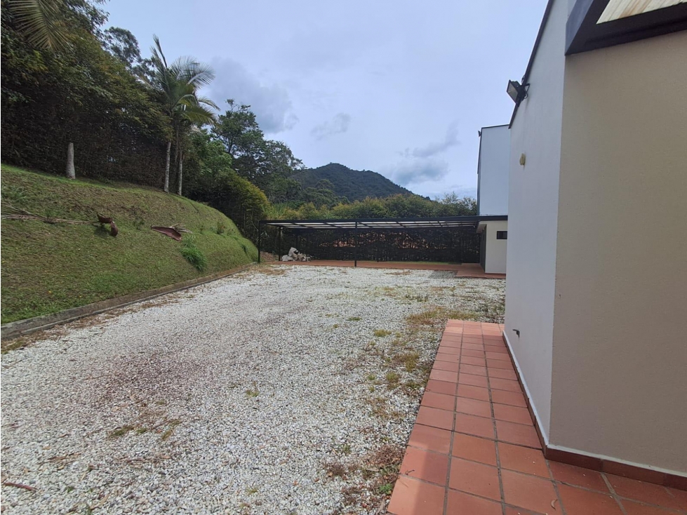 Finca 2.563m² Carmen de Viboral | Casa 620m², 7 Alcobas y Garajes - 5
