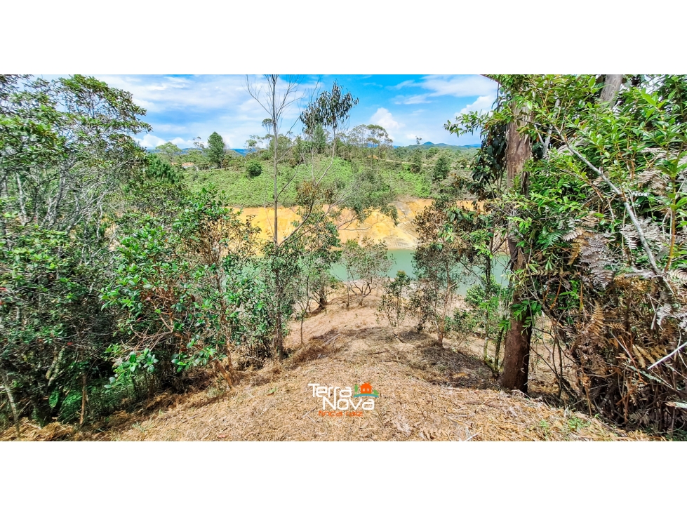 Lote en unidad cerrada en venta Guatapé