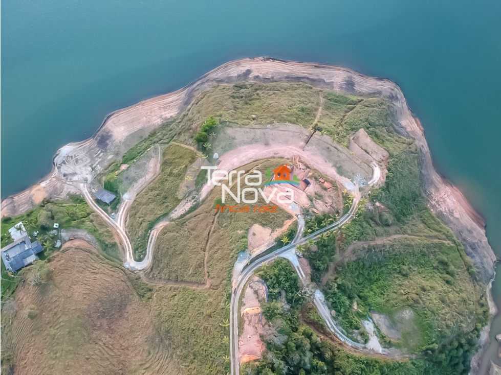 Lote apto para desarrollo turístico en venta Guatapé