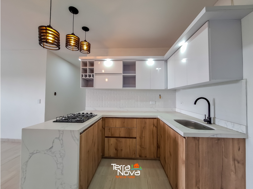 Apartamento con vista al pueblo y a las montañas circundantes — foto 2