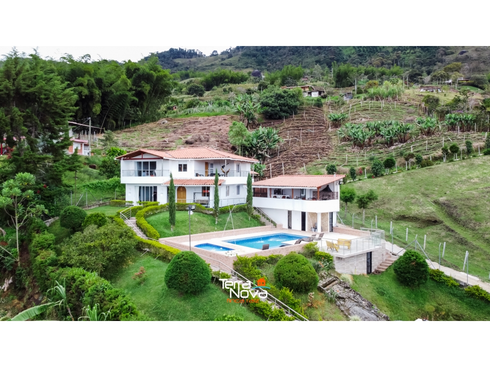 Finca con hermosa vista en El Peñol - 1