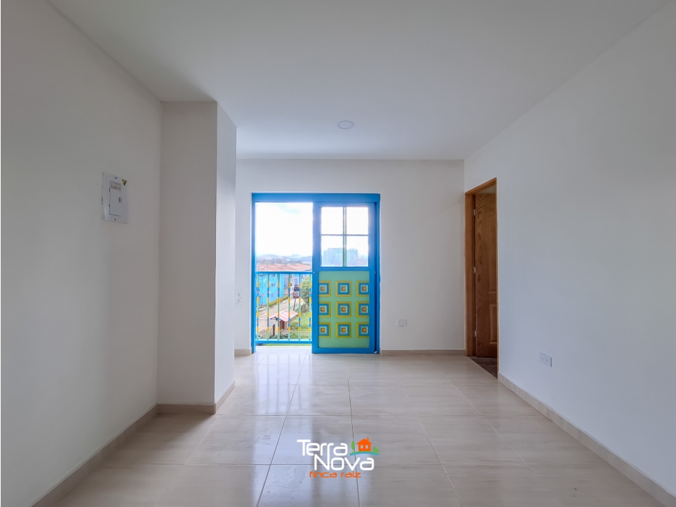 Apartamento con vista al pueblo y a las montañas circundantes — foto 3