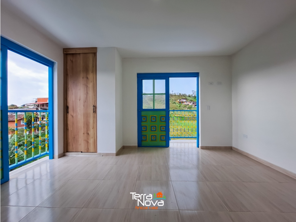 Apartamento con vista al pueblo y a las montañas circundantes — foto 4
