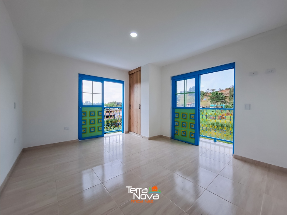 Apartamento con vista al pueblo y a las montañas circundantes — foto 5