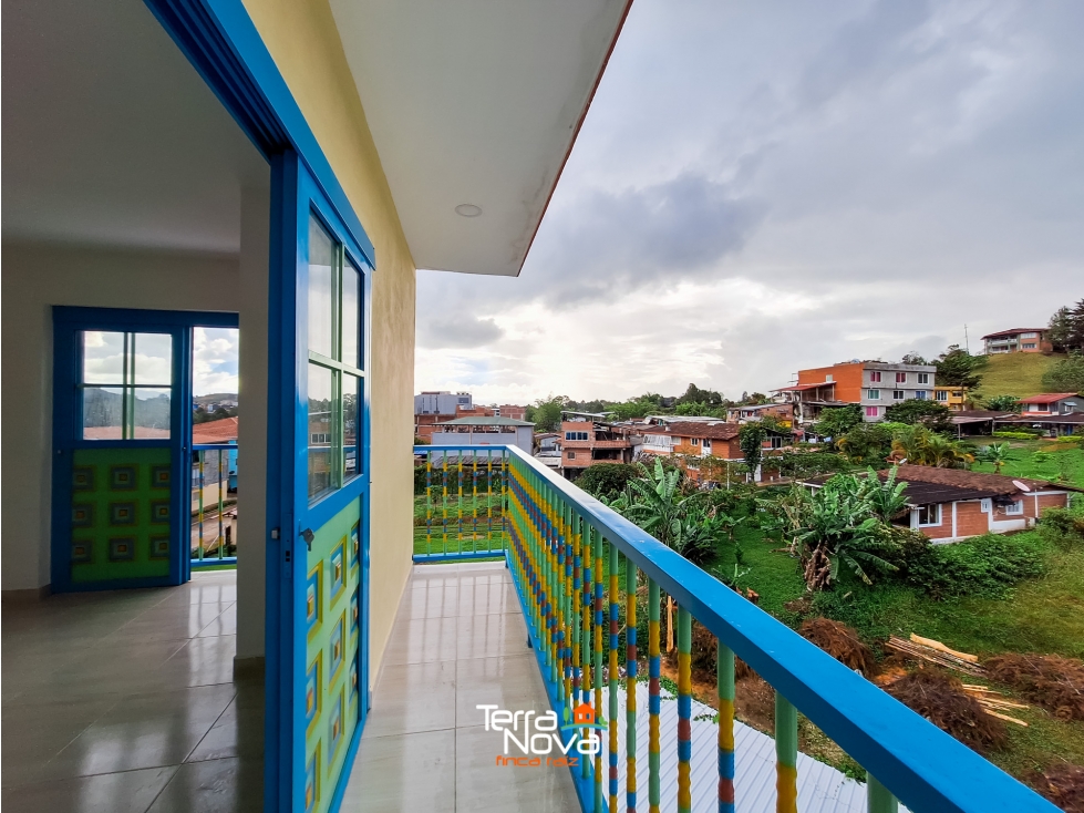 Apartamento con vista al pueblo y a las montañas circundantes — foto 6