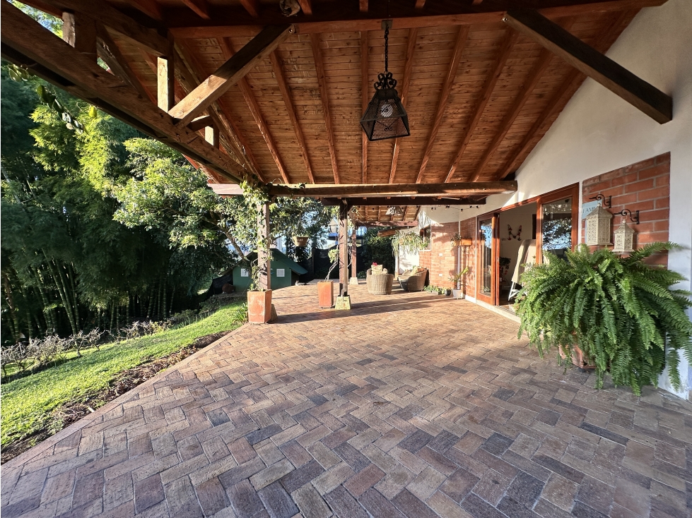 VENTA DE ENCANTADORA CASA CAMPESTRE A 2 MIN DE LA UCO RIONEGRO
