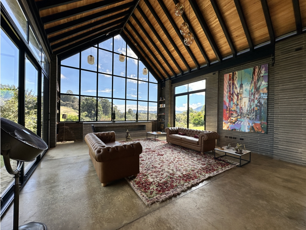 ESPECTACULAR CASA CON ACABADOS INDUSTRIALES EN LLANOGRANDE — foto 4