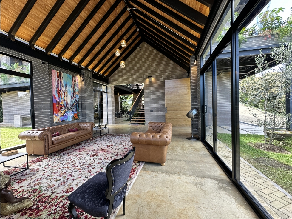 ESPECTACULAR CASA CON ACABADOS INDUSTRIALES EN LLANOGRANDE — foto 6