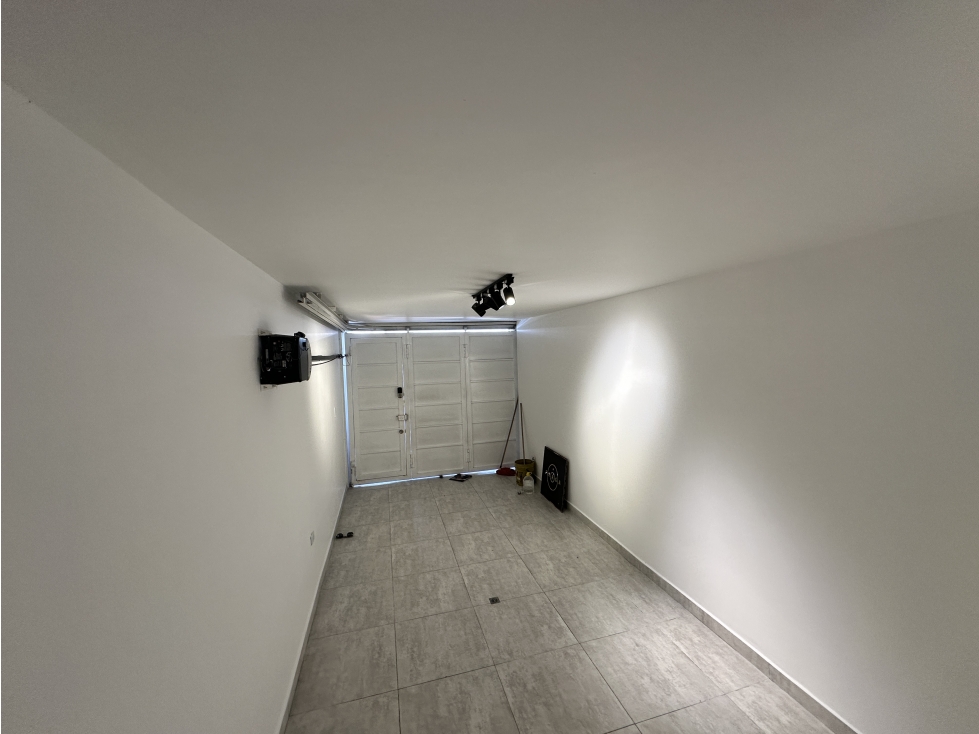 VENTA DE CASA EN BARRIO LOS COLORES MEDELLIN — foto 2