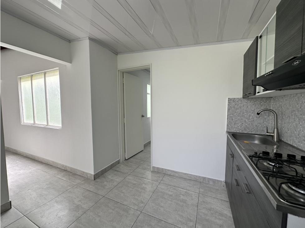VENTA DE CASA EN BARRIO LOS COLORES MEDELLIN — foto 6