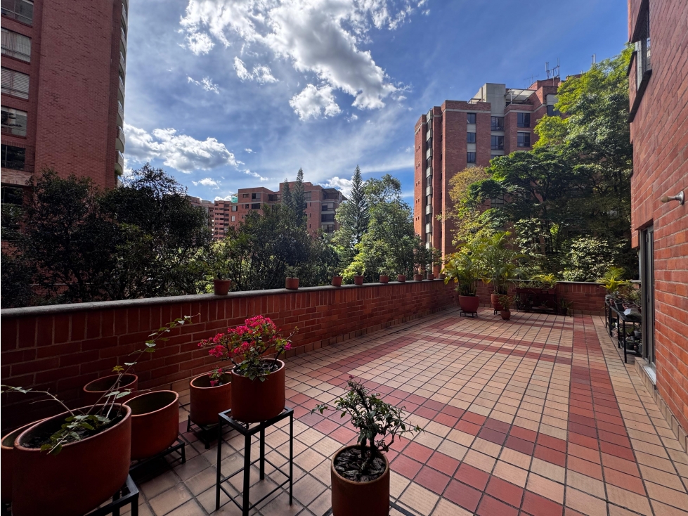 ESPECTACULAR APARTAMENTO EN EL POBLADO CON TERRAZA