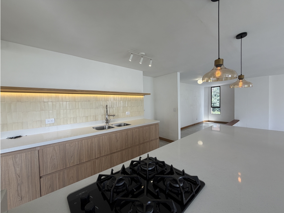 VENTA DE APARTAMENTO A UNA CUADRA DE LA AVENIDA EL POBLADO