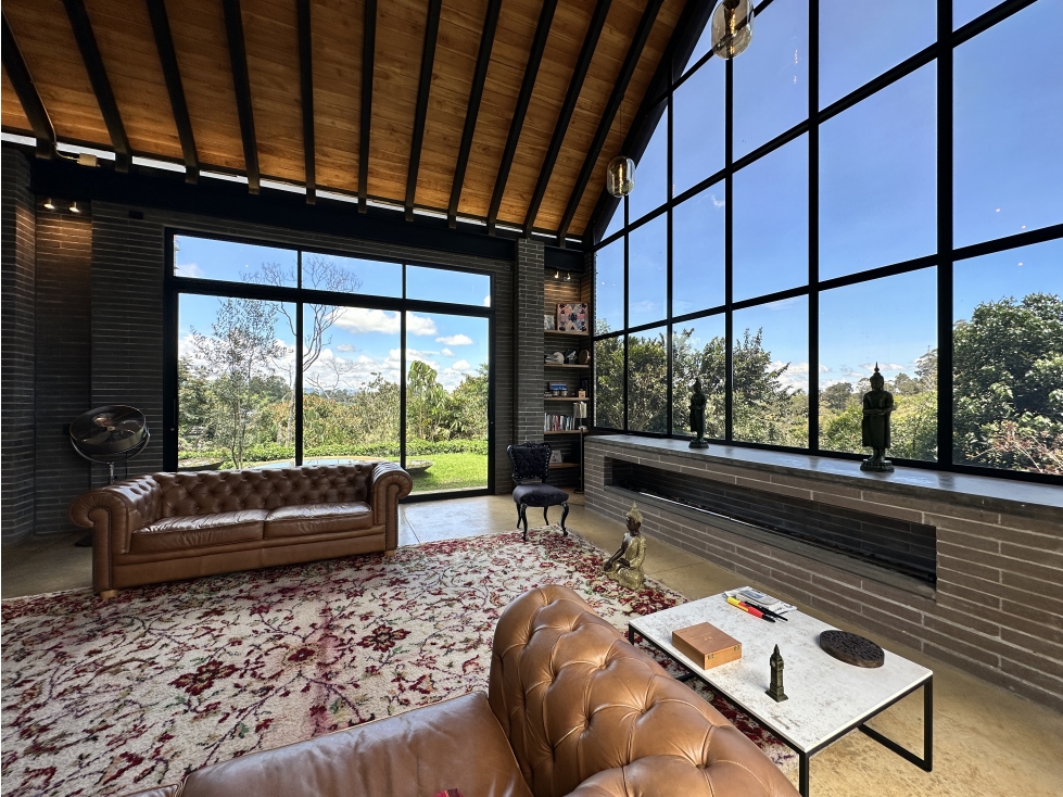 ESPECTACULAR CASA CON ACABADOS INDUSTRIALES EN LLANOGRANDE — foto 5