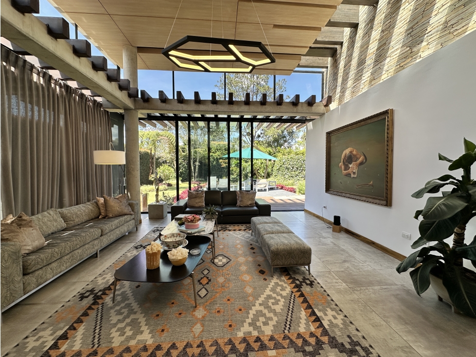 ESPECTACULAR CASA CAMPESTRE EN LLANOGRANDE