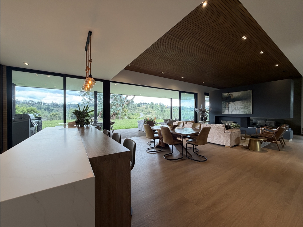 VENTA DE HERMOSA CASA DE UN NIVEL EN MONTESERENO — foto 3
