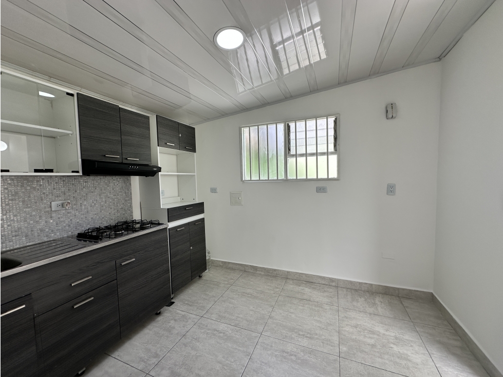 VENTA DE CASA EN BARRIO LOS COLORES MEDELLIN — foto 4